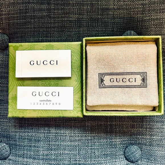 Gucci Interlocking Stud Earrings - Picture 5 of 9